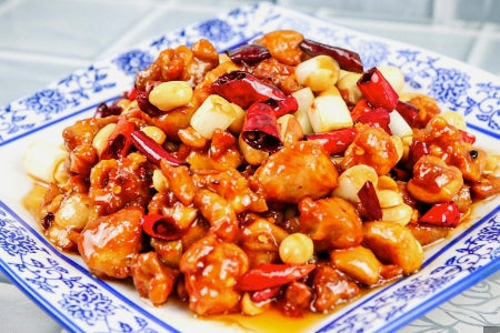 宫保鸡丁(Gōng Bǎo Jī Dīng)—— Frango Gongbao